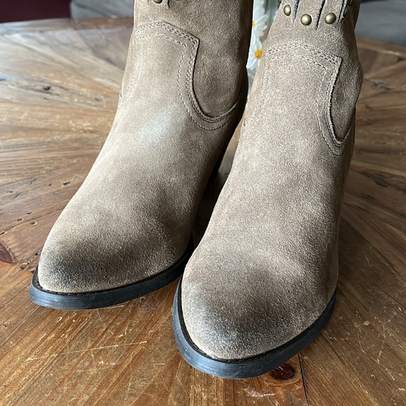 VERY VOLATILE SUEDE PULL ON BOOTIES/Size 10 - Picture 5 of 11